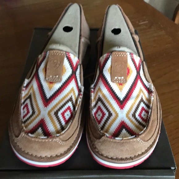 ariat cruisers aztec